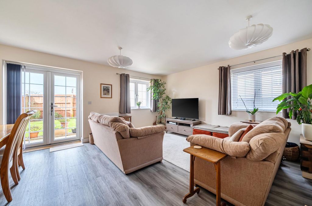 Property photo 3 of 16 Sitting Room