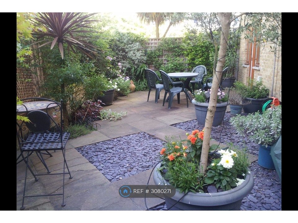 Property photo 1 of 21 Garden In Summer (Pots Not Included!)