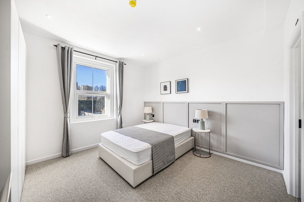 Property photo 3 of 44