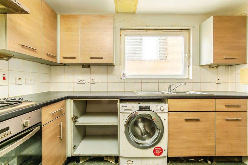 Property photo 2 of 17 Kitchen
