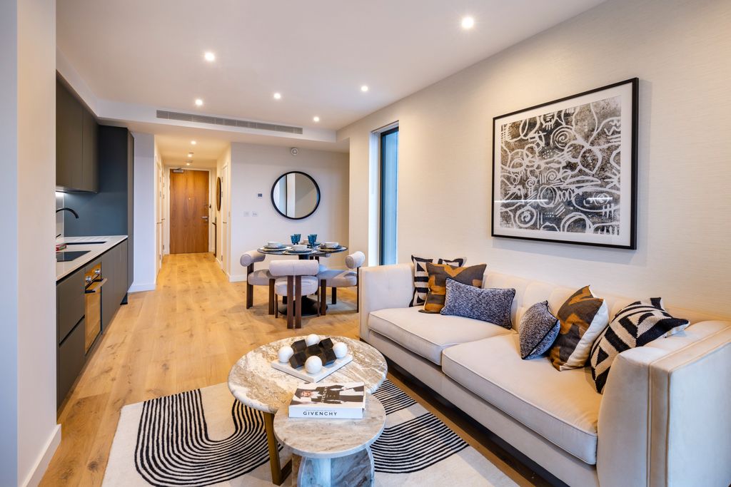 Property photo 3 of 10 Ebury 0125_035.Jpg