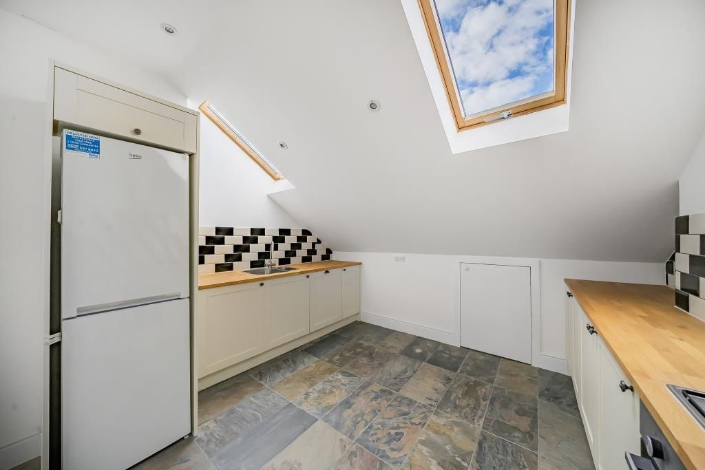 Property photo 2 of 11 Kitchen
