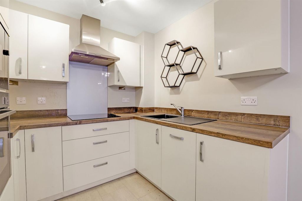 Additional image 14 of 2 bed flat for saleOutwood Lane, Chipstead, Coulsdon CR5