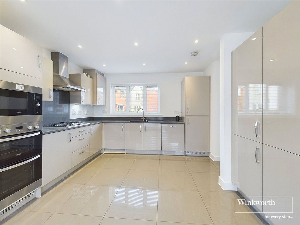 Property photo 2 of 16 Picture No. 27