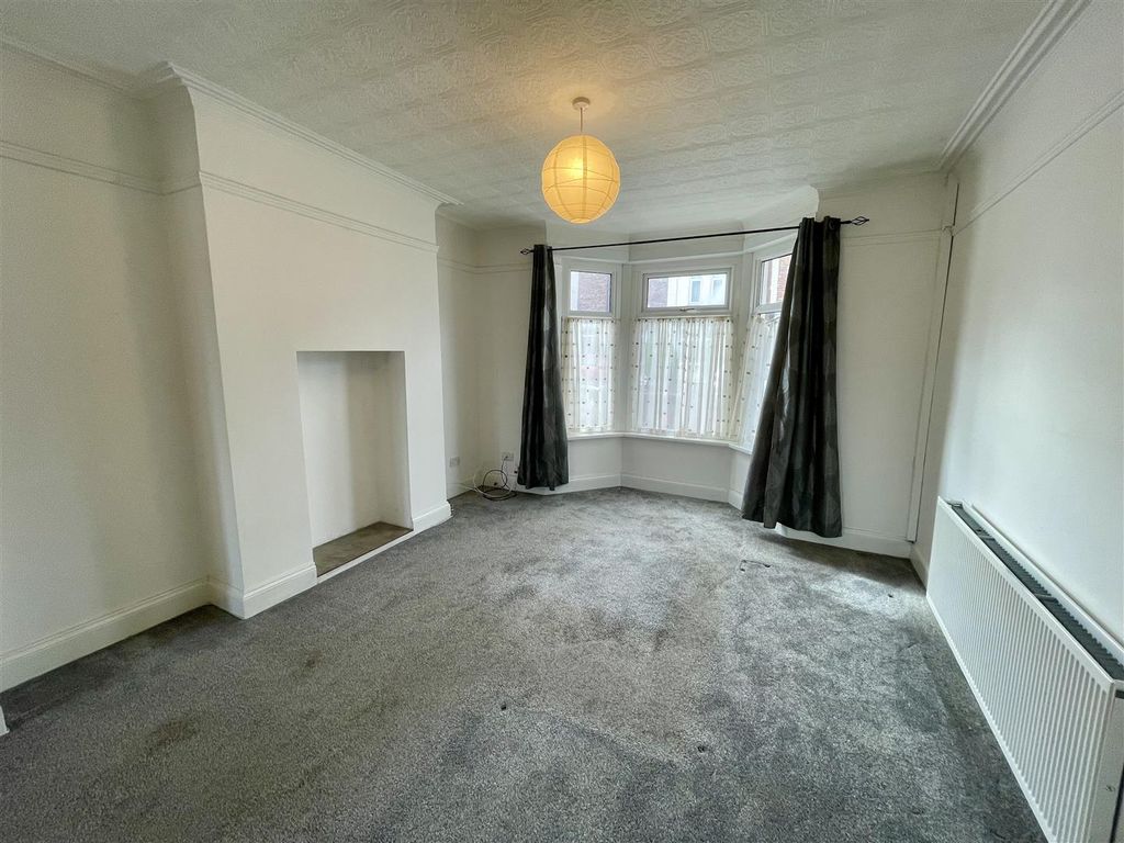 Property photo 2 of 11 Lounge