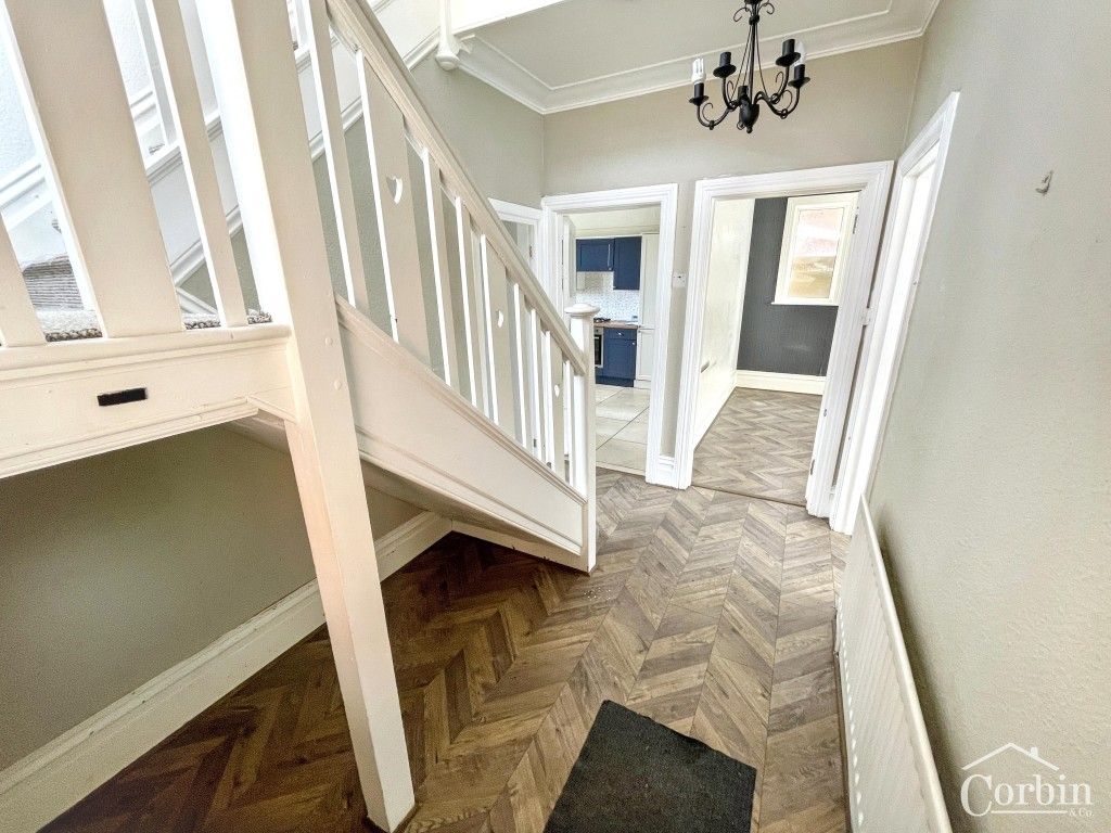 Property photo 2 of 7 Hallway