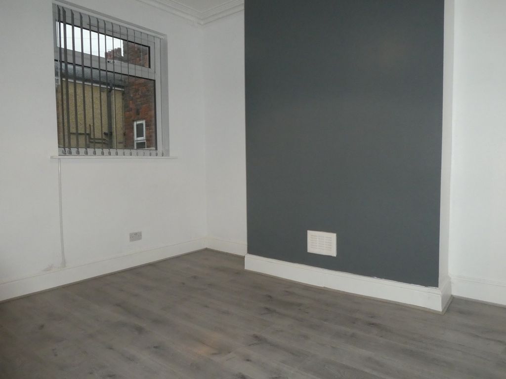 Property photo 3 of 10 Rear Reception