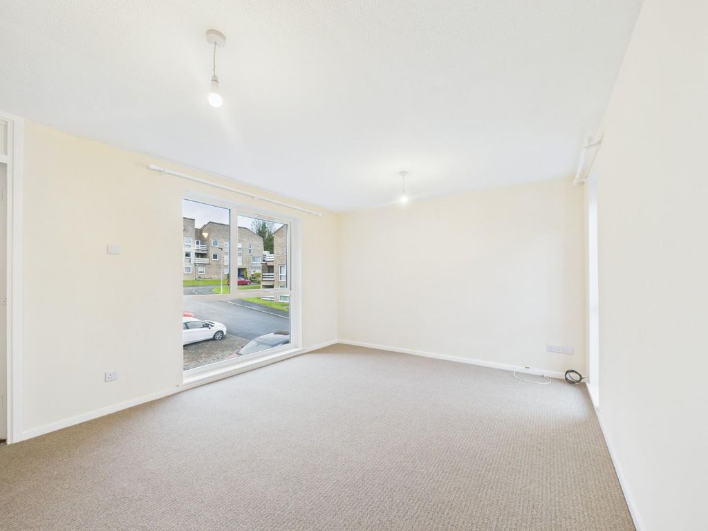 Property photo 3 of 7 Living Room