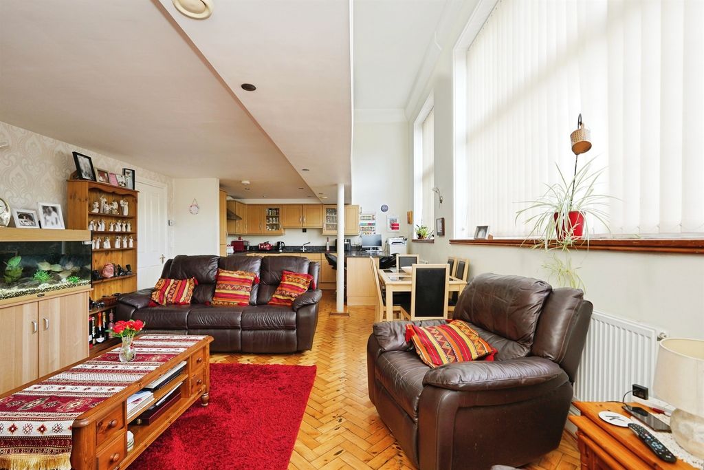 Property photo 2 of 20