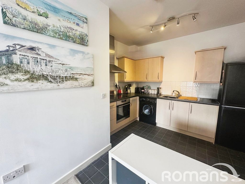 Property photo 3 of 8 Picture No. 12