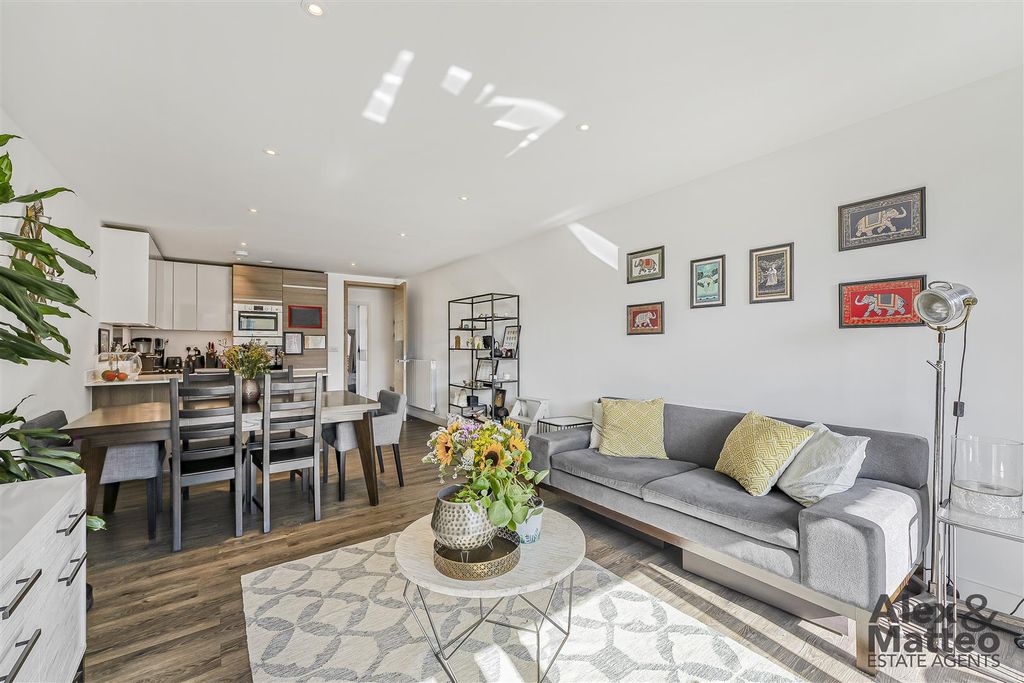 Property photo 2 of 21 Cadmus Court