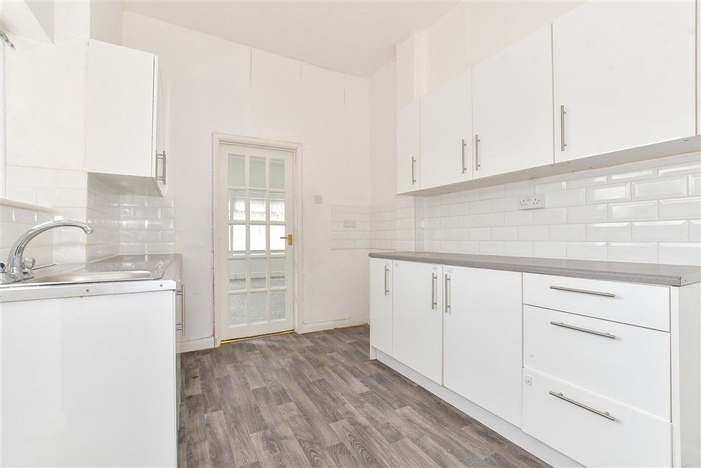 Property photo 2 of 9 Kitchen