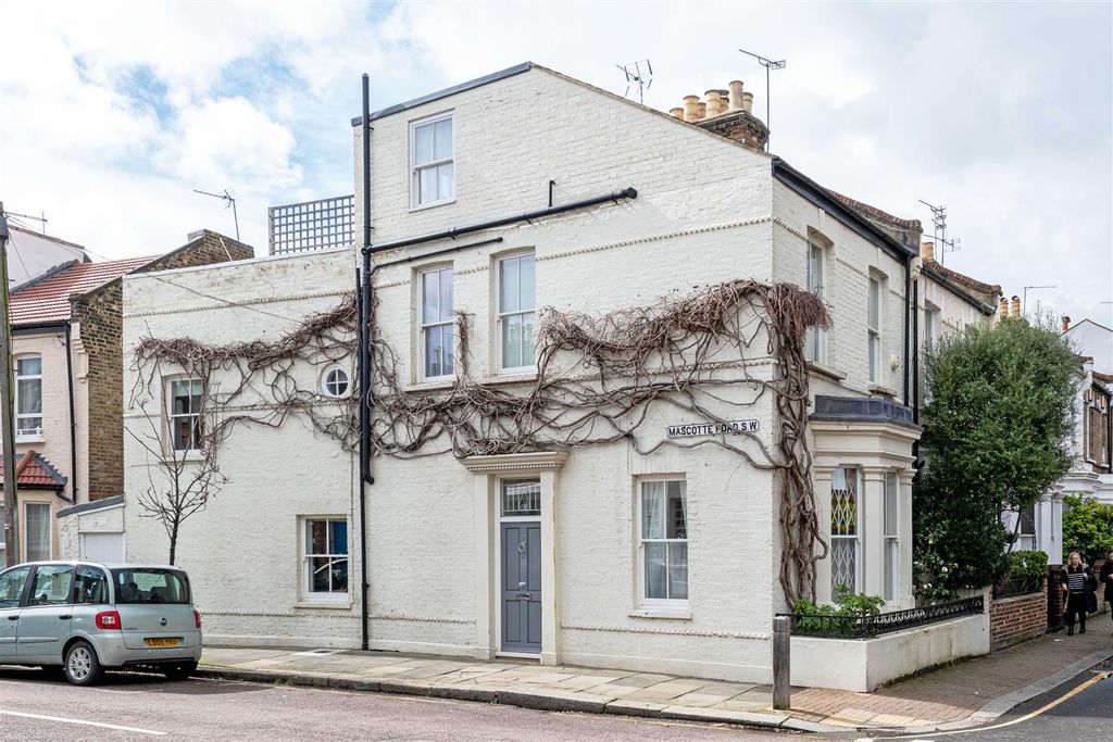 Property photo 1 of 11 17 Felsham Rd Ext 1.Jpg