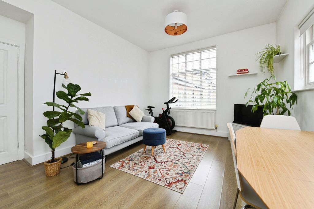 Property photo 3 of 11 Pbox-Img.Jpg