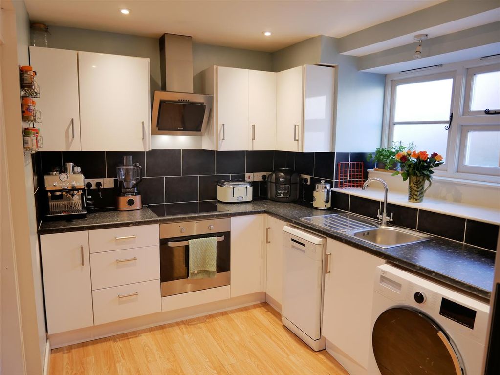 Property photo 3 of 22 Kitchen