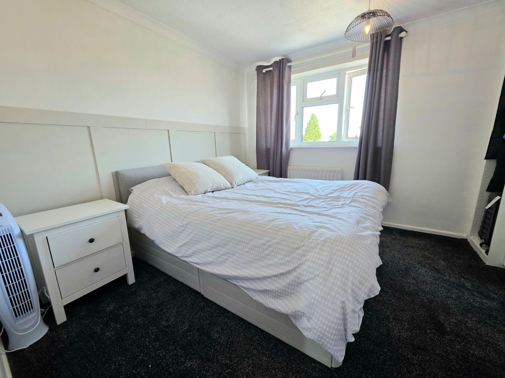 Property photo 3 of 10 Bedroom 1