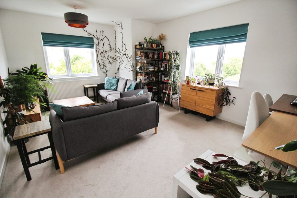 Property photo 1 of 11 Living Area