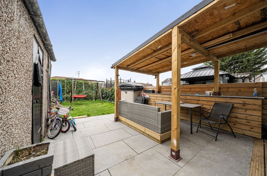 Property photo 2 of 13 15244156