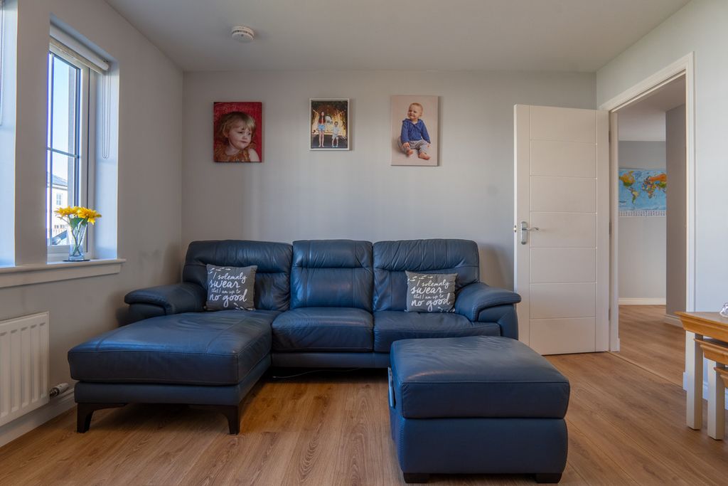 Property photo 2 of 27