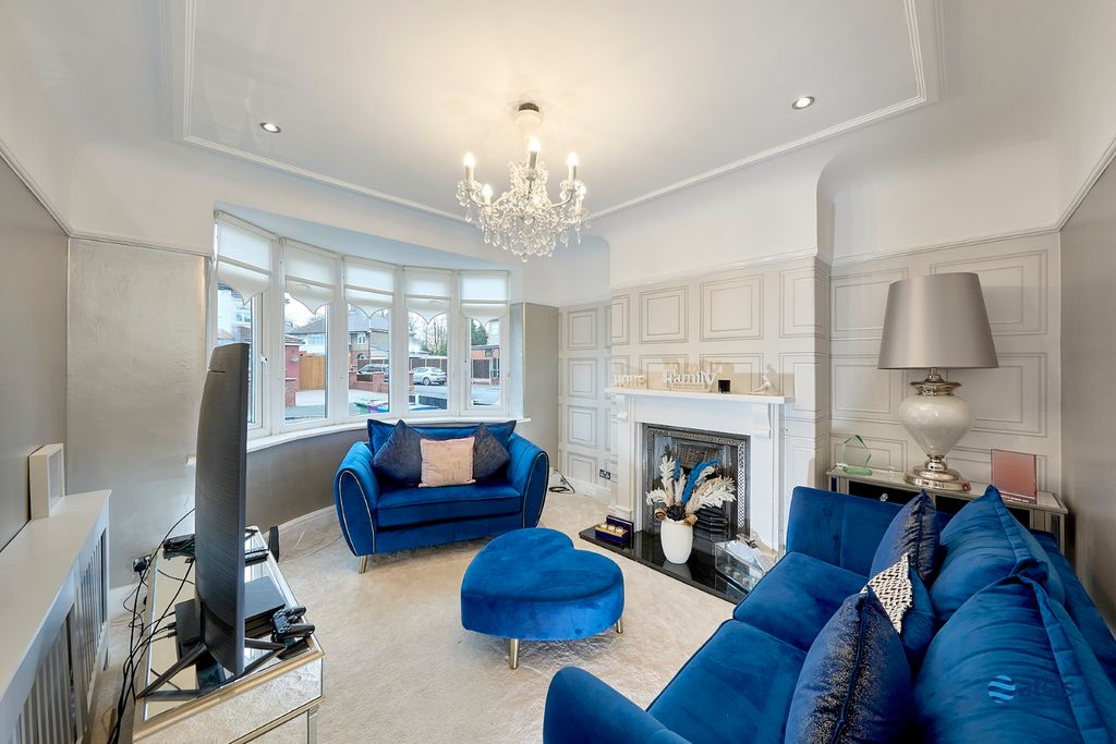 Property photo 3 of 22 Lounge