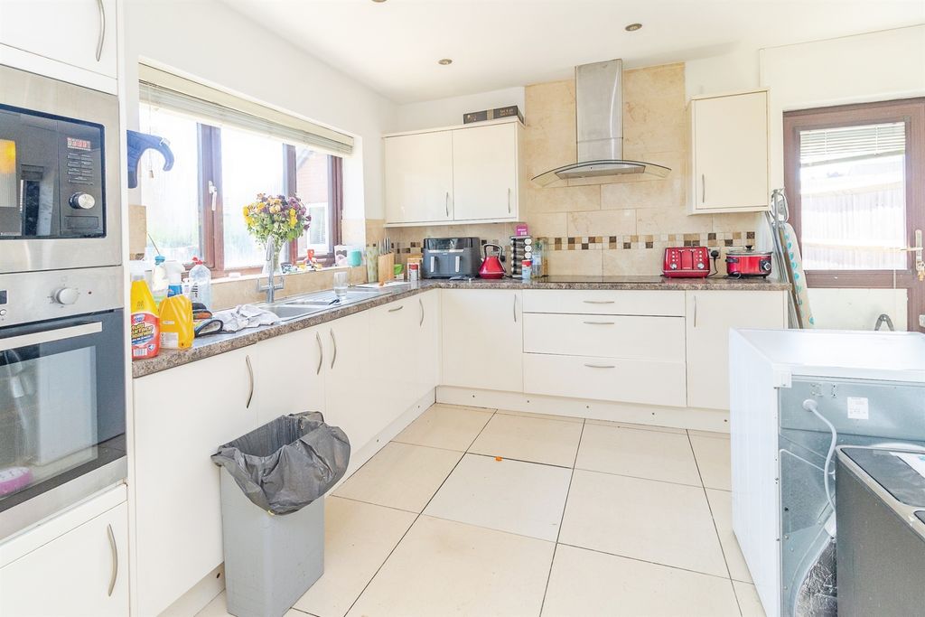 Property photo 3 of 28