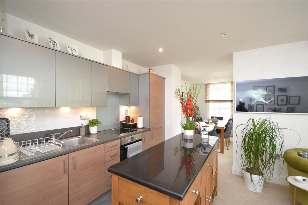 Property photo 3 of 12 4.Jpg