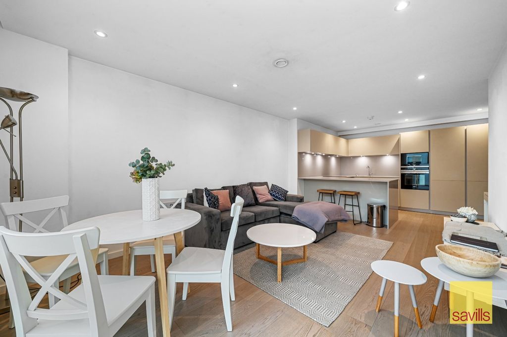 Property photo 3 of 10 Reception/Kitchen