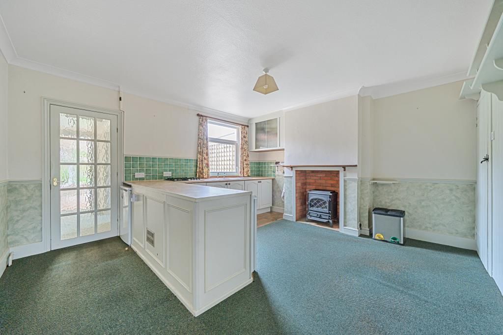 Property photo 3 of 19 Kitchen
