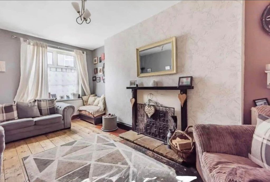 Property photo 2 of 18