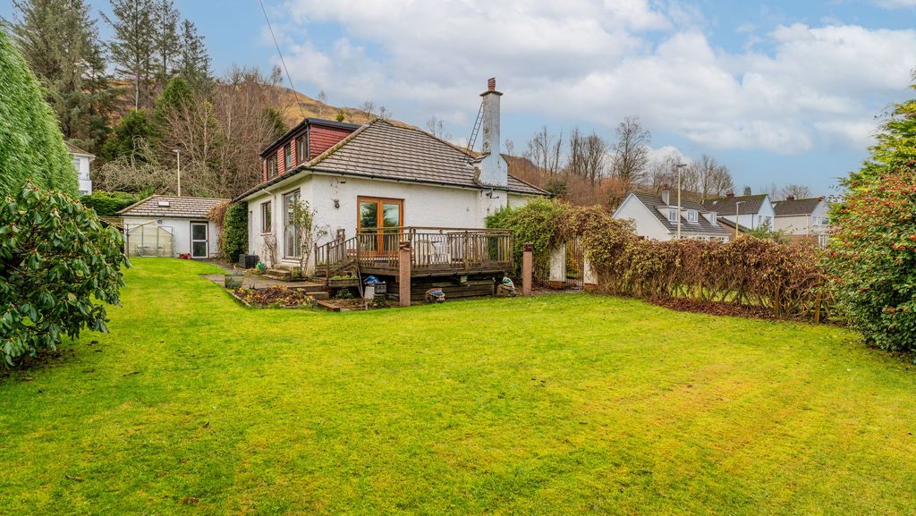 Property photo 2 of 32