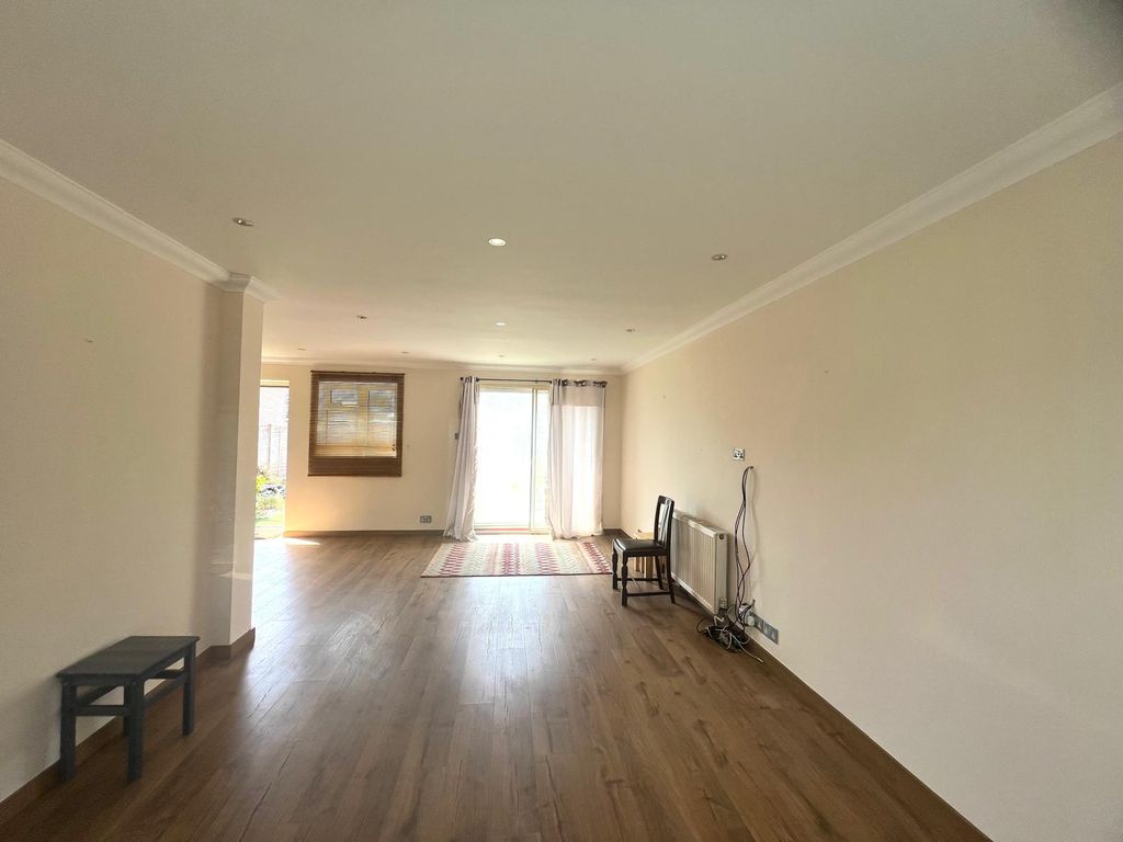 Property photo 2 of 27