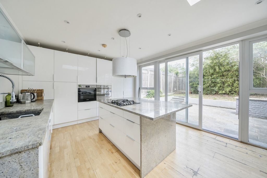 Property photo 2 of 17 Kitchen