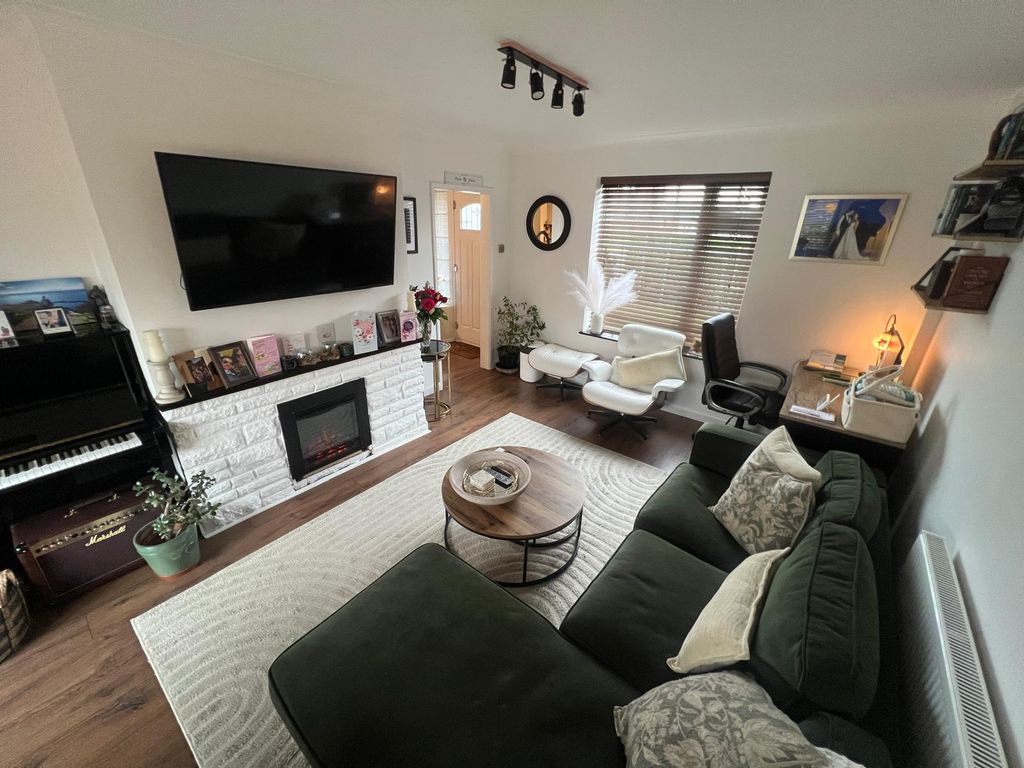 Property photo 2 of 21