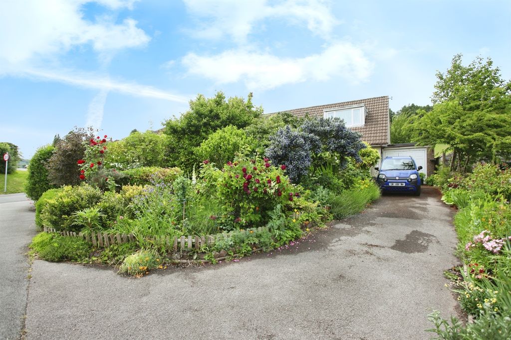 Property photo 1 of 28