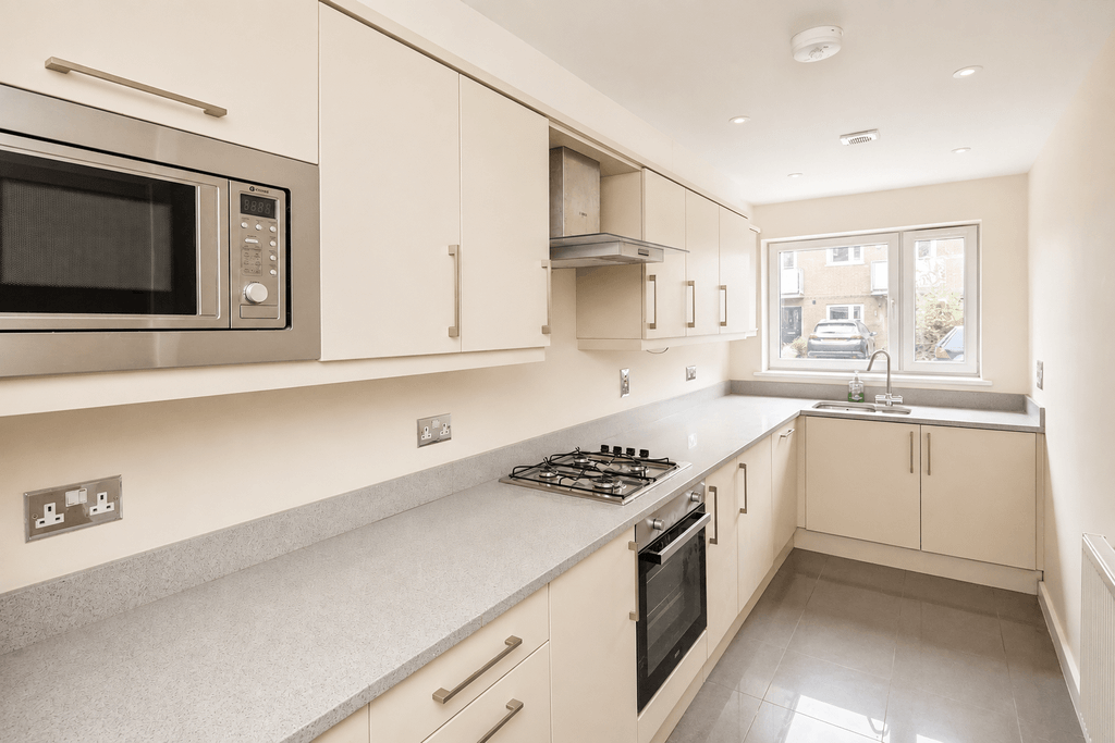 Property photo 1 of 8 3 Bed End Terrace To Rent Renshaw Close, London Se6