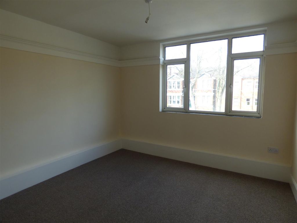 Property photo 3 of 3 Flat 2 55 Derby Road Bedroom.Jpg