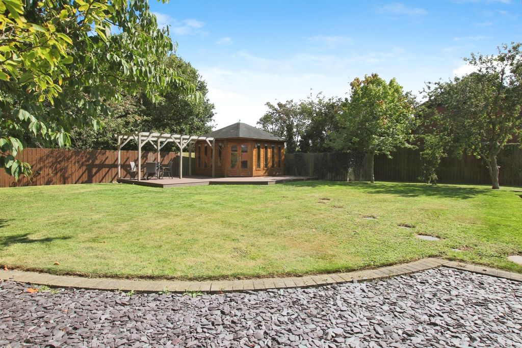 Property photo 2 of 29 4346564