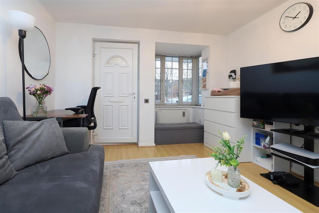 Property photo 3 of 9 Living Room