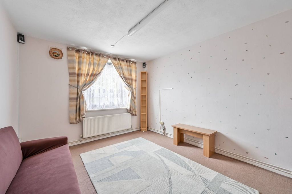 Property photo 2 of 7