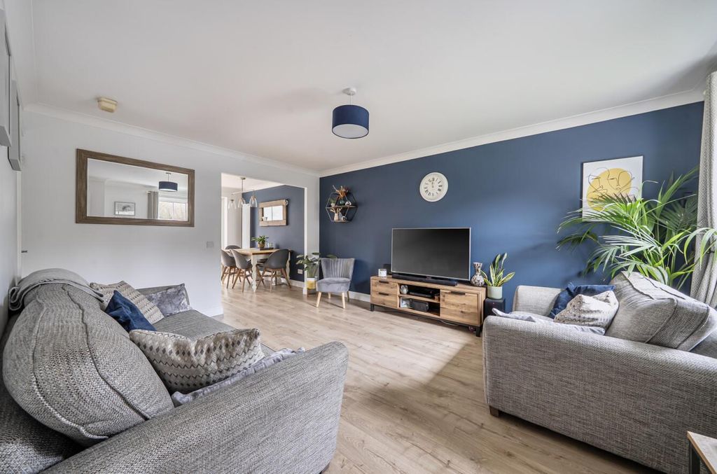 Property photo 2 of 17 1402090-7-6978Bb460F175.Jpg