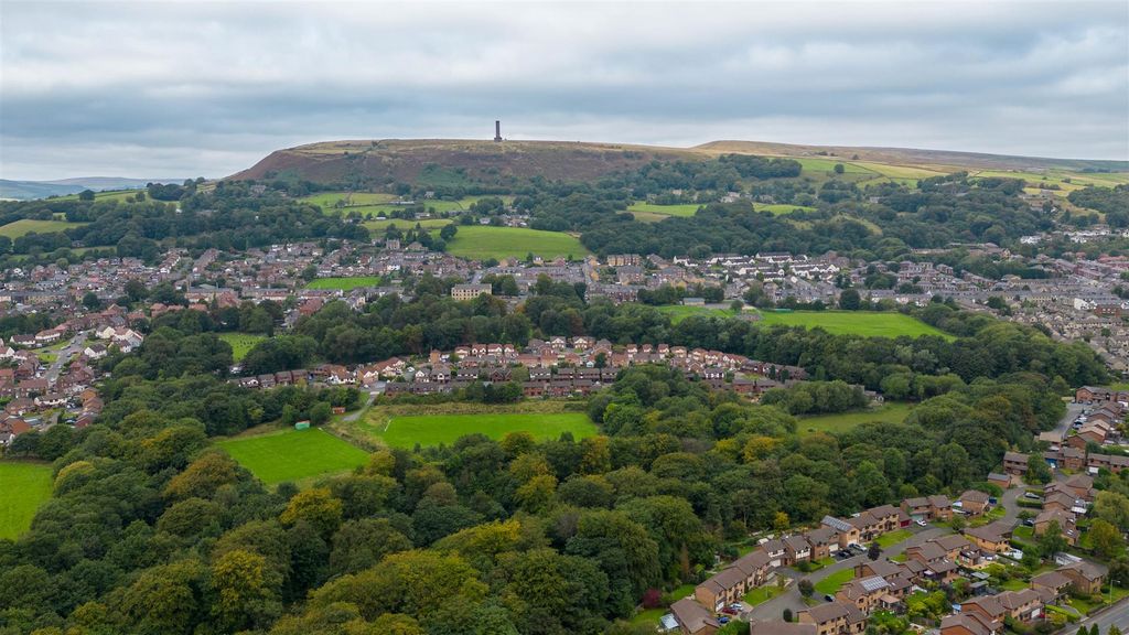 Property photo 2 of 34 Surrounding Area