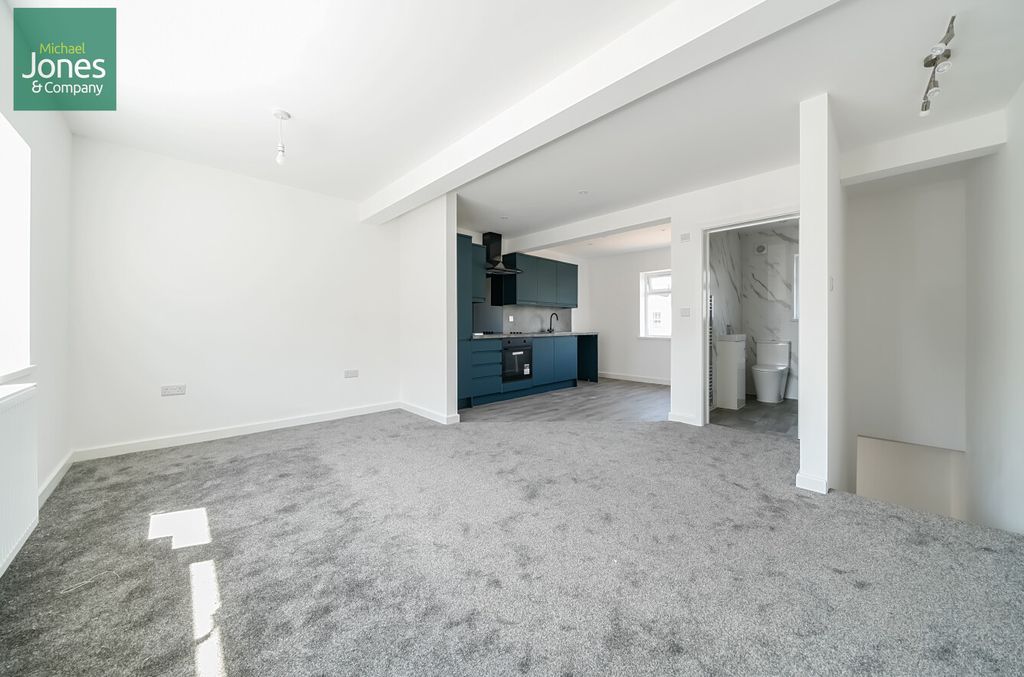 Property photo 2 of 9 Studio