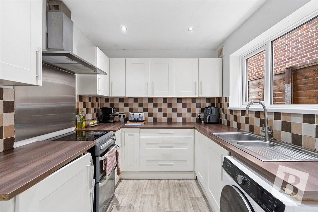 Property photo 2 of 19 Kitchen