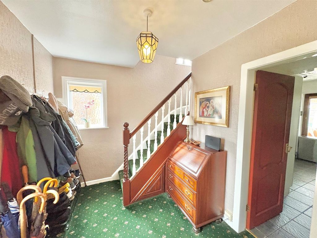 Property photo 2 of 17 Hall.Jpg