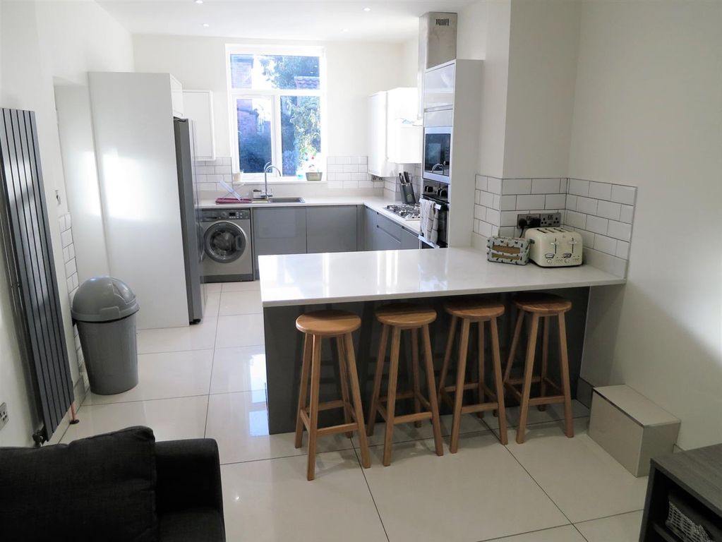Property photo 2 of 30