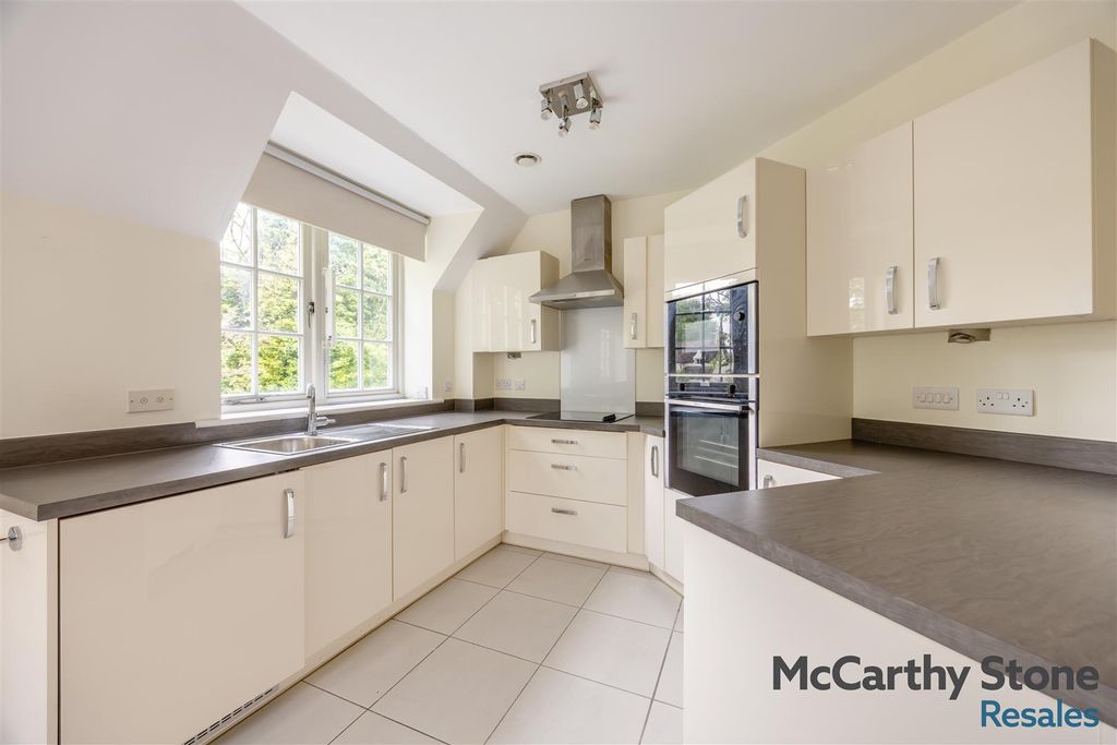 Property photo 3 of 31 8688487-Interior05.Jpg