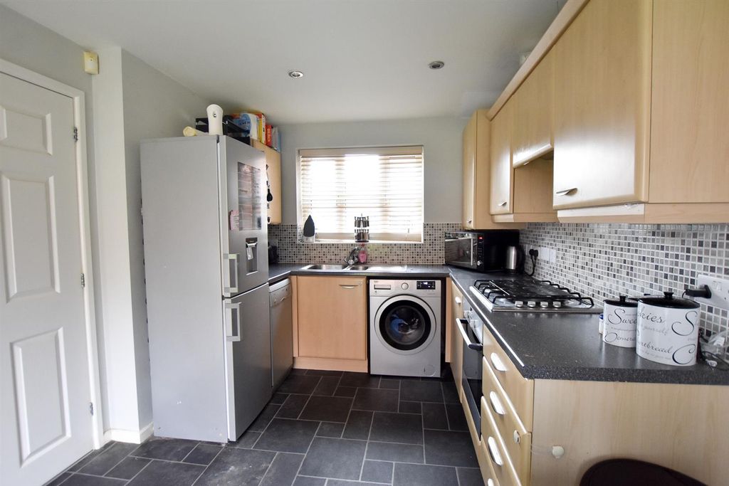 Property photo 3 of 17 Kitchen