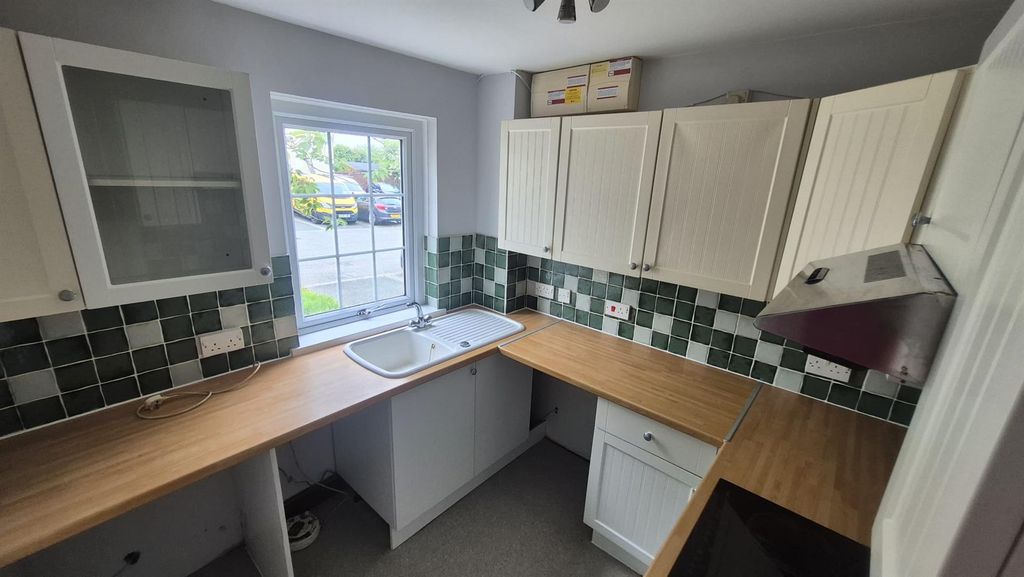Property photo 3 of 15 14CC - Kitchen 3.Jpeg