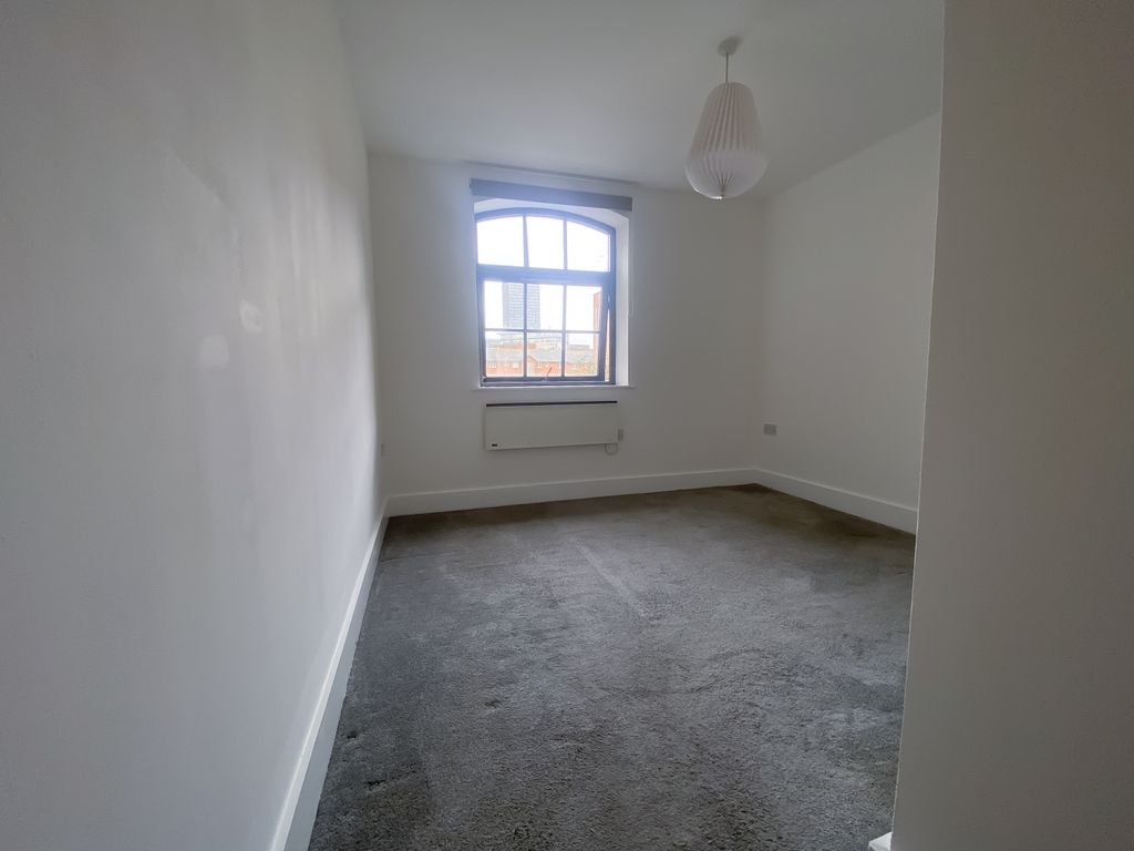 Property photo 3 of 13 6-Image00010