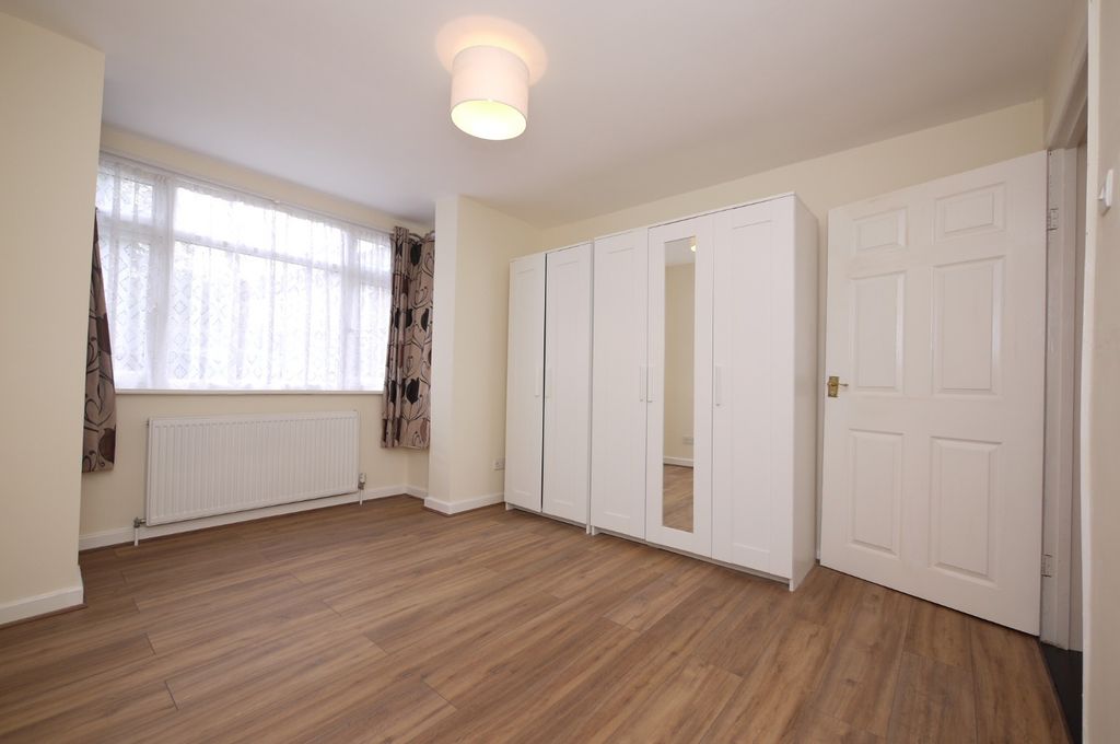 Property photo 3 of 9 4854902